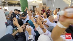 Secangkir Kopi dan Suka Duka Jemaah Haji Asal Indonesia