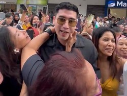 Verrell Bramasta Tetap Santai dan Sabar saat Dicium Emak-emak di Singapura
