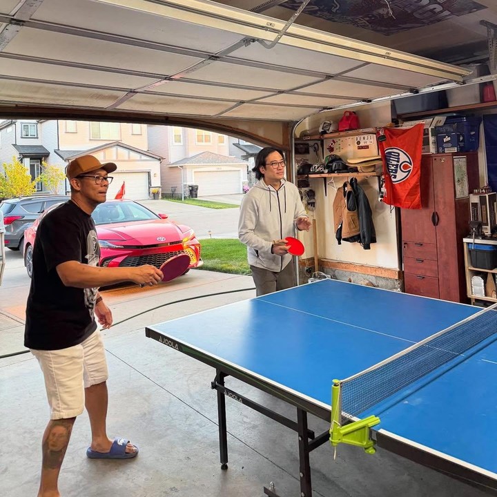 <p>Tak jauh berbeda dengan Cindy, Tengku Firmansyah juga menghabiskan libur Idul Adha dengan melakukan aktivitas bersama teman WNI yang ada di sana. Pria 47 tahun ini terlihat menghabiskan waktunya dengan main tenis meja, Bunda. (Foto: Instagram @cindyfatikasari18/ @tengku_firmansyah)</p>