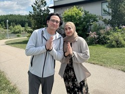 7 Momen Cindy Fatikasari & Tengku Firmansyah Pulang ke Indonesia demi Ketemu Cucu