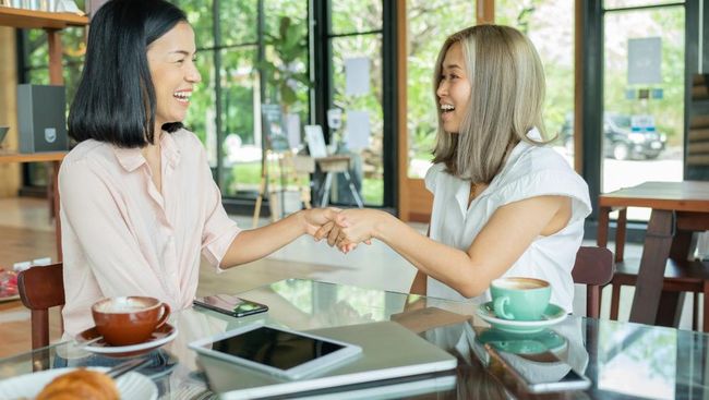 Biar Nggak Oversharing saat Berkenalan, Ini 5 Hal yang Bisa Dilakukan