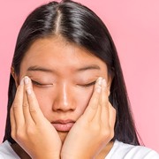 Mudah Dilakukan di Rumah, Ini 7 Cara Alami untuk Mengatasi Kantung Mata