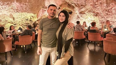img-title Terpopuler: Suami Irish Bella Dituding Lavender Marriage-Nadiem Makarim Korupsi
