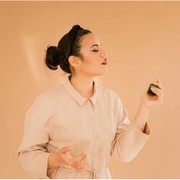 Jangan Asal Semprot! Ini Alasan Parfum Nggak Boleh Kena Baju