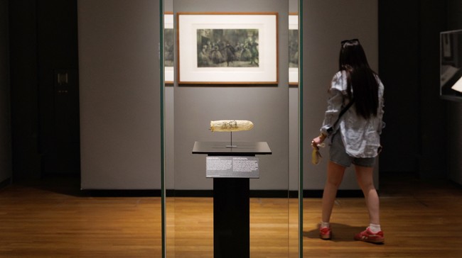 Belanda Pamerkan Kondom 200 Tahun, Gambarnya Erotis-Provokatif Museum Rijksmuseum di Amsterdam, Belanda memamerkan kondom berusia 200 tahun, terdapat gambar erotis dan provokatif.