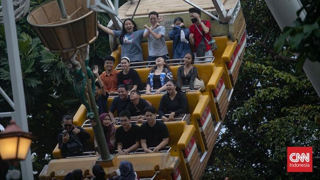 Sejumlah tempat wisata dikenal sebagai favorit masyarakat.  Sebelum berkunjung ke tempat wisata, ada baiknya mengecek lebih dulu harga tiket masuknya.