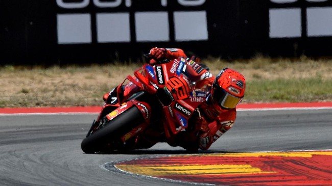 Pembalap Ducati Marc Marquez menang mudah di MotoGP Aragon dan Indonesia empat tahun tanpa gelar di Indonesia Open jadi berita terpopuler olahraga.