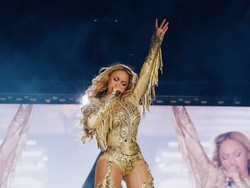 Duh! Beyonce Nyaris Jatuh dari Mobil Terbang, Penonton Konser Histeris