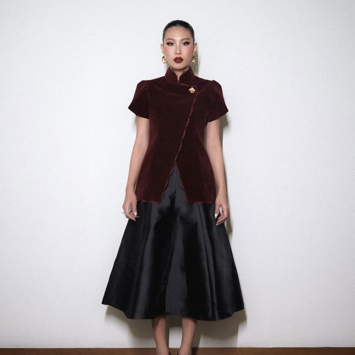 <p>Model dan presenter Patricia Gouw melahirkan anak pertamanya, Zoe Harper Bertoli, pada 28 Agustus 2024. Patricia hanya butuh enam minggu untuk menurunkan 16 kg berat badannya setelah melahirkan. Perempuan 34 tahun ini memangkas berat badannya hanya dengn menjalani diet alami, yakni menyusui eksklusif putrinya. "Aku enggak ada bikin kayak diet segala macam. Orang bilang kalau kita <em>breastfeeding</em>, kita memberikan susu, itu akan lebih gampang kurusnya," ujar Patricia, beberapa waktu lalu. (Foto: Instagram @patriciagouw)</p>