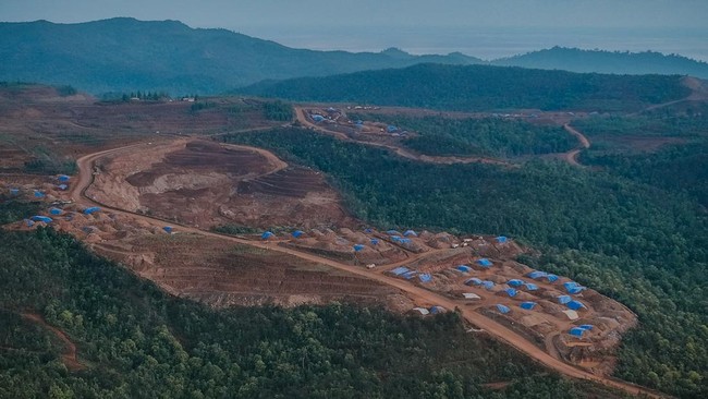 Mumpung Ada Momentum Kepala Satuan Tugas (Satgas) Korsup Wilayah V KPK Dian Patria mengusulkan agar ada larangan penerbitan izin usaha pertambangan di pulau-pulau kecil.