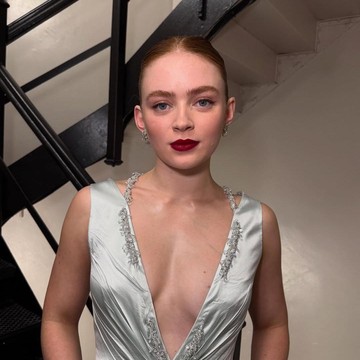 img-title 5 Busana Terbaik Selebritas di Red Carpet Tony Awards 2025