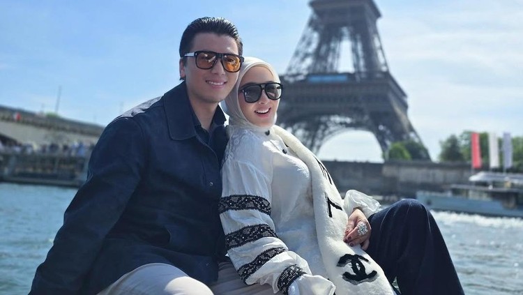 Syahrini dan Reino Barack