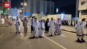 VIDEO: Jemaah Haji Ramai-ramai Jalan ke Masjidil Haram untuk Thawaf