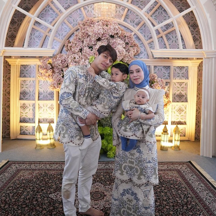 <p>Kehidupan pernikahan Lesti Kejora dan Rizky Billar tak pernah lepas dari sorotan publik. Pasangan ini pun telah dikaruniai dua anak, yaitu seorang putra, Muhammad Levian Al Fatih Billar dan seorang putri bernama Leshia Tivana Billar. (Foto: dok. Instagram @lestikejora)</p>