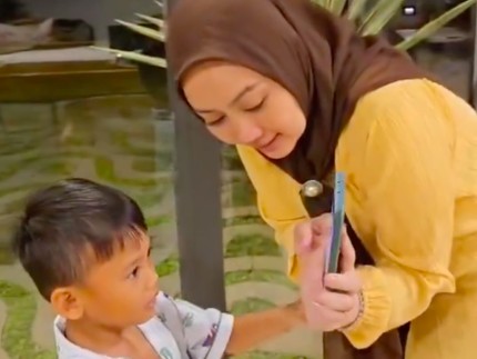Atalia 'Cinta' Gunakan Video Dedi Mulyadi untuk Bujuk Anak Makan, Reaksi Arka Gemesin