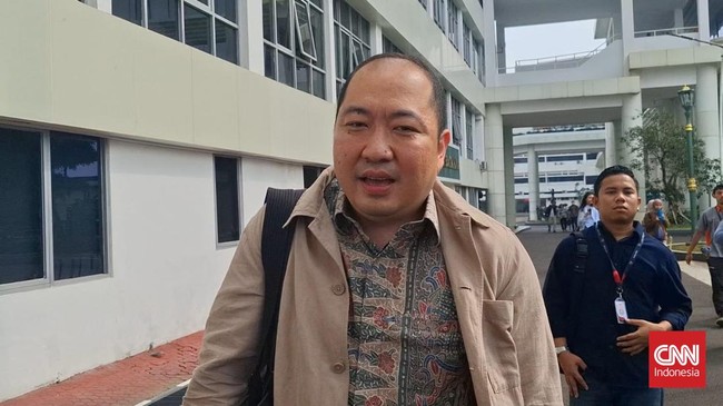 Diperiksa 10 Jam, Dirut Sritex Dicecar Penyidik Kejagung 20 Pertanyaan Dirut Sritex Kurniawan Lukminto diperiksa Kejagung selama 10 jam dan dicecar 20 pertanyaan terkait dugaan korupsi pemberian fasilitas kredit bank ke Sritex.
