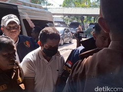 Video Eks Kapolres Ngada Tersangka Pencabulan Diserahkan ke Kejari Kupang