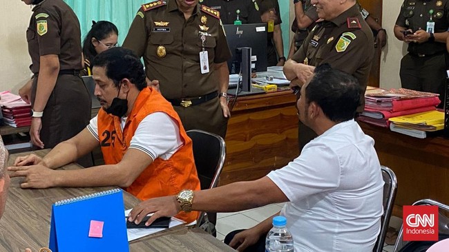 Jaksa Ungkap Kapolres Ngada Pakai Relasi Kuasa Cabuli Anak Bawah Umur Eks Kapolres Ngada diduga melakukan pencabulan terhadap anak di bawah umur dengan memanfaatkan kuasa relasi yang dimiliki.