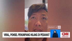 VIDEO: Viral Ponsel Penumpang Pesawat Hilang di Pesawat