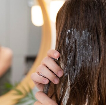 img-title Perawatan Ekstra untuk Rambut, Pentingkah Melakukan Hair & Scalp Scrub?