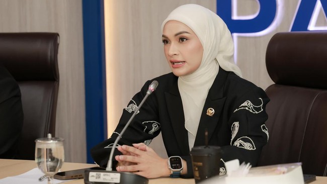 Fraksi PAN Apresiasi Presiden Prabowo Cabut Izin Tambang di Raja Ampat Fraksi PAN DPR RI menapresiasi Presiden Prabowo yang mencabut 4 IUP di Raja Ampat, karena untuk menjaga kelestarian lingkungan dan keanekaragaman hayati.