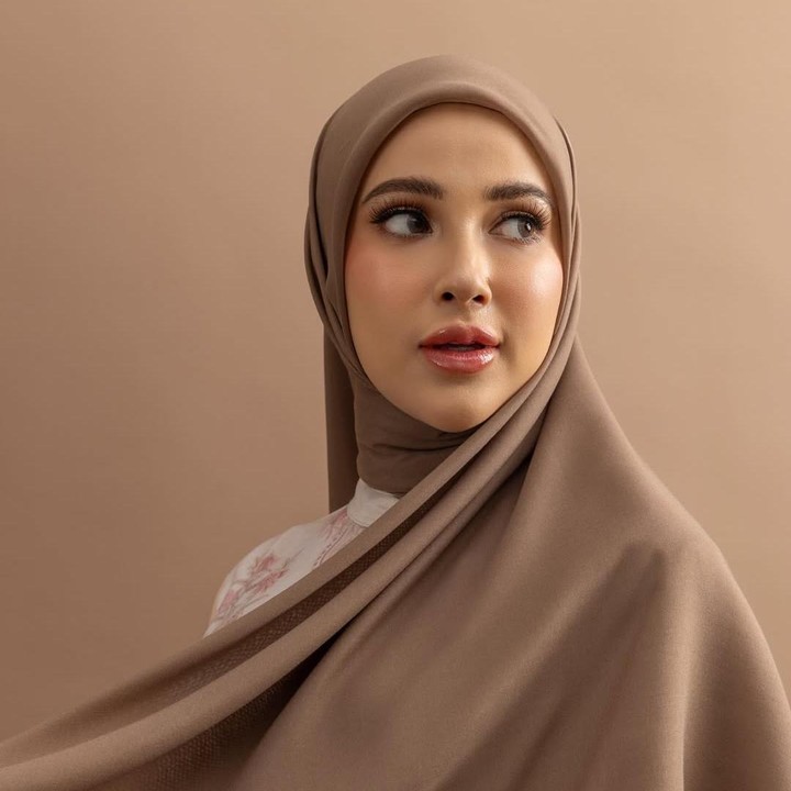 <p>Melalui postingan di Instagram, Miskah terlihat santai menjalani kehamilan pertamanya ini. Mahasiswa Bina Nusantara jurusan teknologi informasi bisnis ini malah tengah bersiap membuat kamar untuk calon bayinya yang bernuansa cream. Foto: Instagram @miskahshf</p>