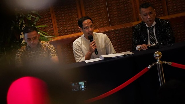 Mangkir, Jurist Tan Eks Stafsus Nadiem Minta Jadwal Ulang Pemeriksaan Eks Stafsus Nadiem Makarim, Jurist Tan, tidak hadir dalam pemeriksaan kasus korupsi pengadaan laptop Rp9,9 triliun.