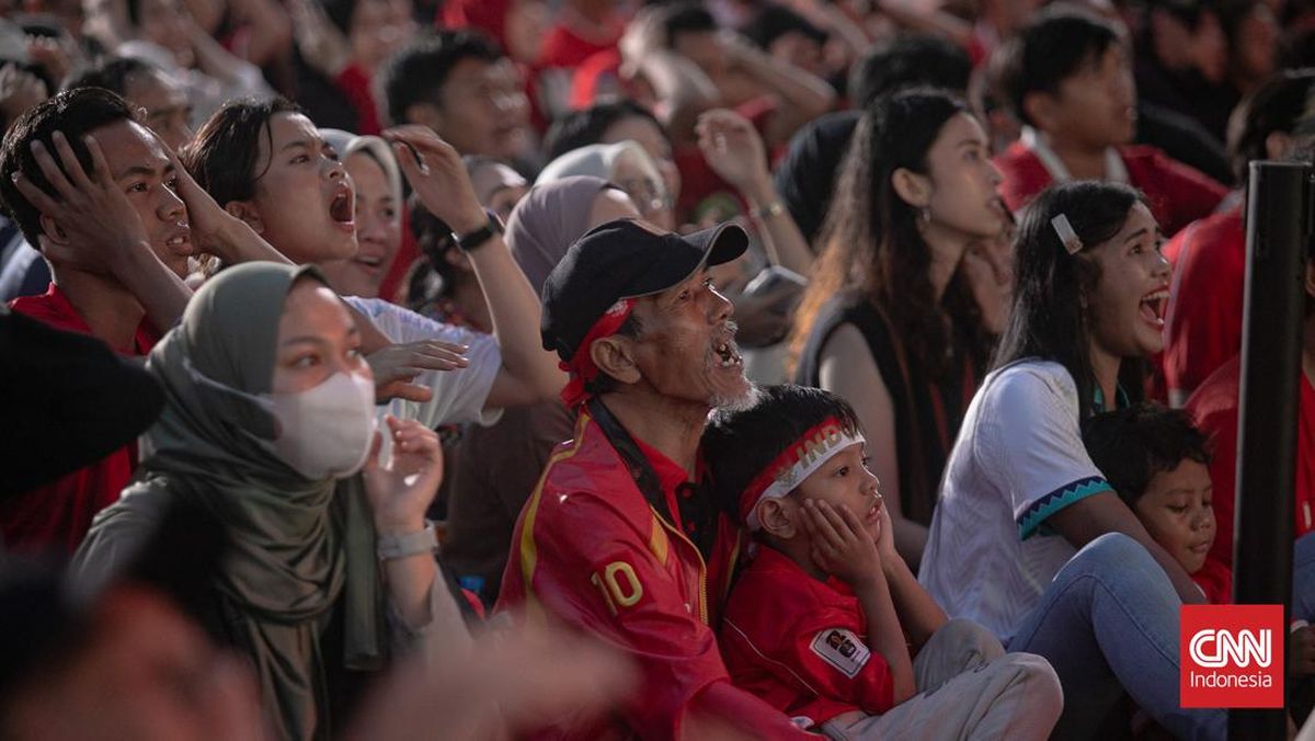 Doa dan Tahajud Warnai Dukungan Fans Jelang Indonesia vs Arab Saudi