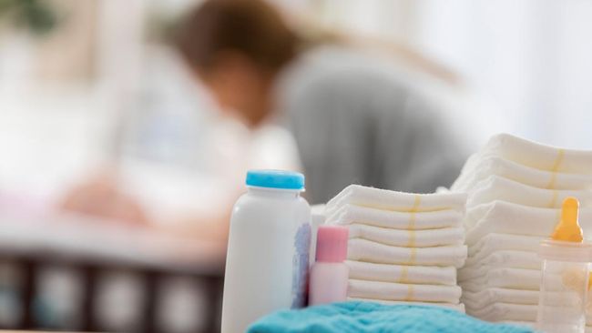 7 Rekomendasi Bedak Padat Bayi yang Aman untuk Kulit Si Kecil