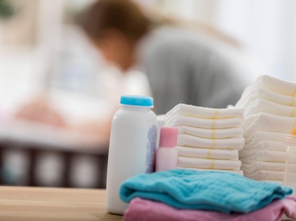 7 Rekomendasi Bedak Padat Bayi yang Aman untuk Kulit Si Kecil