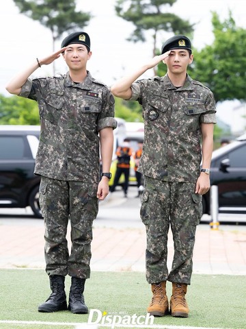 Penuh Pesona, Simak Potret RM dan V BTS yang Resmi Menyelesaikan Wajib Militer!