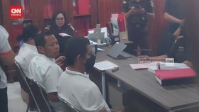 VIDEO: AKBP Fajar Tersangka Kasus Pencabulan Dilimpahkan ke Jaksa
