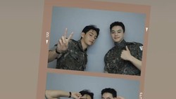 V BTS Bagikan Foto Berotot bareng Song Kang, Fans Langsung Heboh