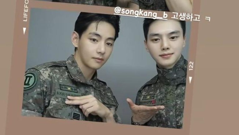 V BTS dan Song Kang V BTS dan Song Kang