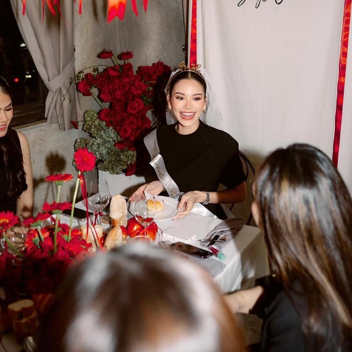 <p>Aktris Alyssa Daguise sebentar lagi dipersunting pria pujaannya Al Ghazali. Jelang pernikahan, Alyssa mengadakan acara<em> bridal shower</em> bersama para sahabat dekatnya, Bunda. (Foto: Instagram @alyssadaguise)</p>