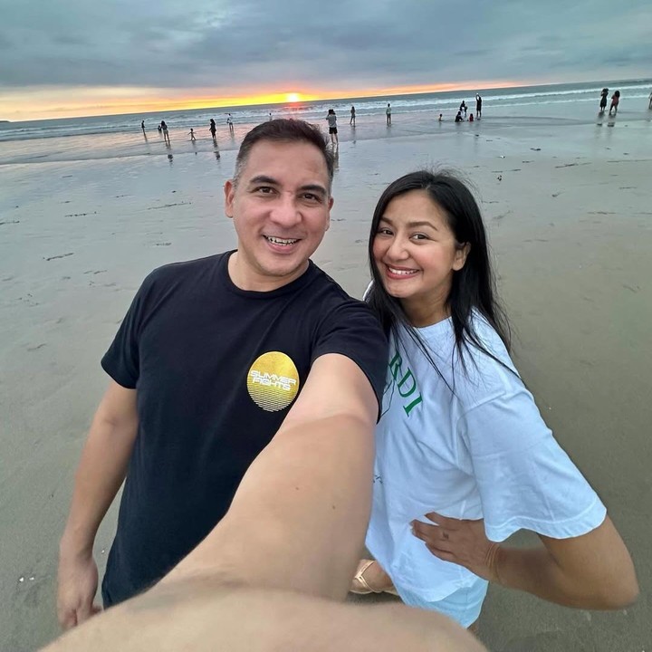 <p>Kehidupan rumah tangga yang dibangun oleh Amara dan Frans selalu jauh dari gosip miring. Keduanya berhasil menjadi <em>couple goals</em> yang selalu tampil harmonis. (Foto: Instagram @amaranggana)</p>