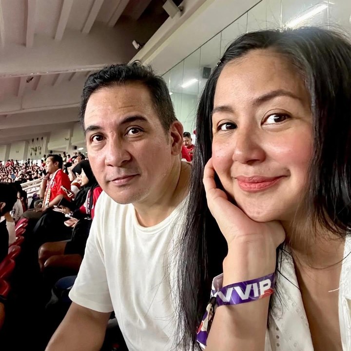<p>Di tengah kesibukan, Amara dan Frans kerap menghabiskan waktu bersama. Selain <em>quality time</em> berdua, pasangan ini sering menyediakan waktu bersama ketiga anak mereka. (Foto: Instagram @amaranggana)</p>