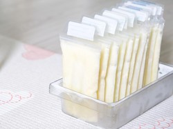 Berapa Lama ASI Bisa Disimpan di Freezer? Ini Kata Dokter Anak