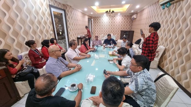 PCO Terima Aduan Sejumlah Penghuni Apartemen Puri Park View Warga Apartemen Puri Park View mengadu ke PCO tentang hak mereka yang terabaikan selama 12 tahun terkait fasilitas umum hingga dokumen kepemilikan.