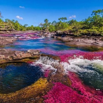 10 Daftar Danau dan Sungai dengan Warna Paling Unik di Dunia