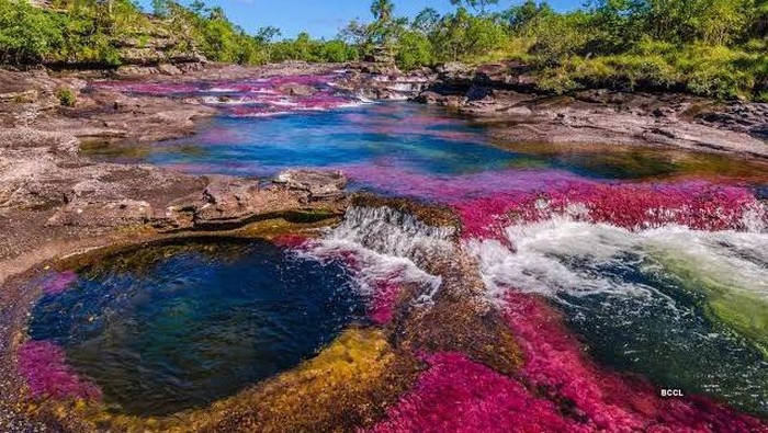 img-title 10 Daftar Danau dan Sungai dengan Warna Paling Unik di Dunia