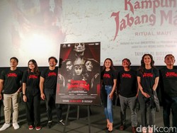 Kampung Jabang Mayit: Ritual Maut, Atiqah Hasiholan Jadi Dukun Aborsi