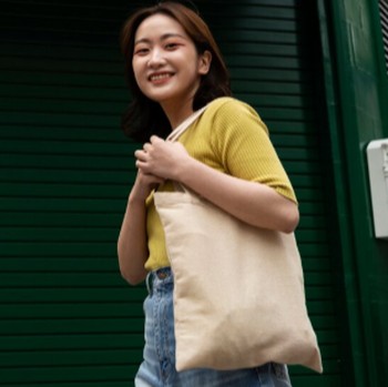 5 Etika Memakai Tas yang Jarang Diketahui, Ternyata Jangan Asal Bawa!