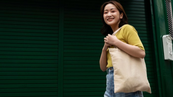 5 Etika Memakai Tas yang Jarang Diketahui, Ternyata Jangan Asal Bawa!