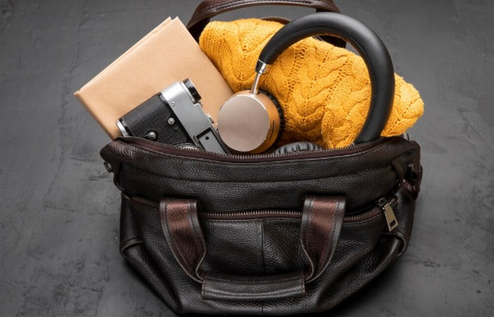 Tidak boleh mengisi tas penuh/Foto: freepik.com/freepik