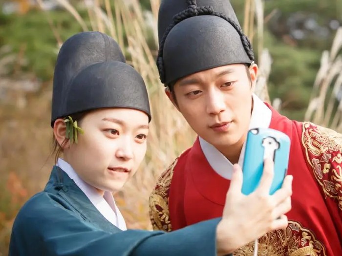 Kim Seul Gi dan Yoon Doo Joon Saat Membintangi Drama Splash Splash Love/ Foto: soompi.com