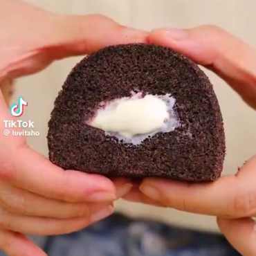 Lagi Viral, Ini Resep Bolu Ketan Hitam Keju Lumer Antigagal