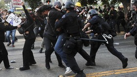 Wali Kota Los Angeles Bantah Berita Kerusuhan: Itu Bohong