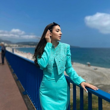 7 Potret Ghina Raihanah Pacar Anak Najwa Shihab Saat Konferensi PBB di Prancis