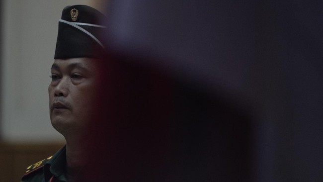 Anggota TNI Tembak Polisi Lampung Didakwa Pasal Berlapis Oditur mendakwa Kopda Basarsyah, anggota TNI, atas penembakan tiga polisi saat penggerebekan judi sabung ayam di Lampung.